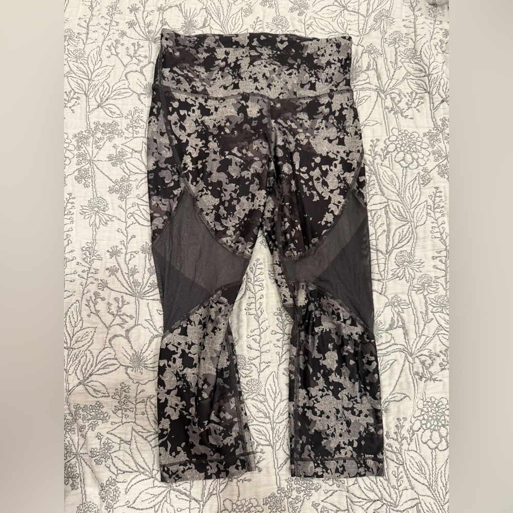Under Armour Black and Gray Camo Compression Leggings
